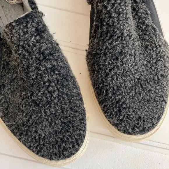 NEW ZARA Kids Sherpa Slip Ons (fits women 6.5/7) - Picture 2 of 5